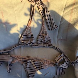 Dark blue and light pink striped ACACIA Set.